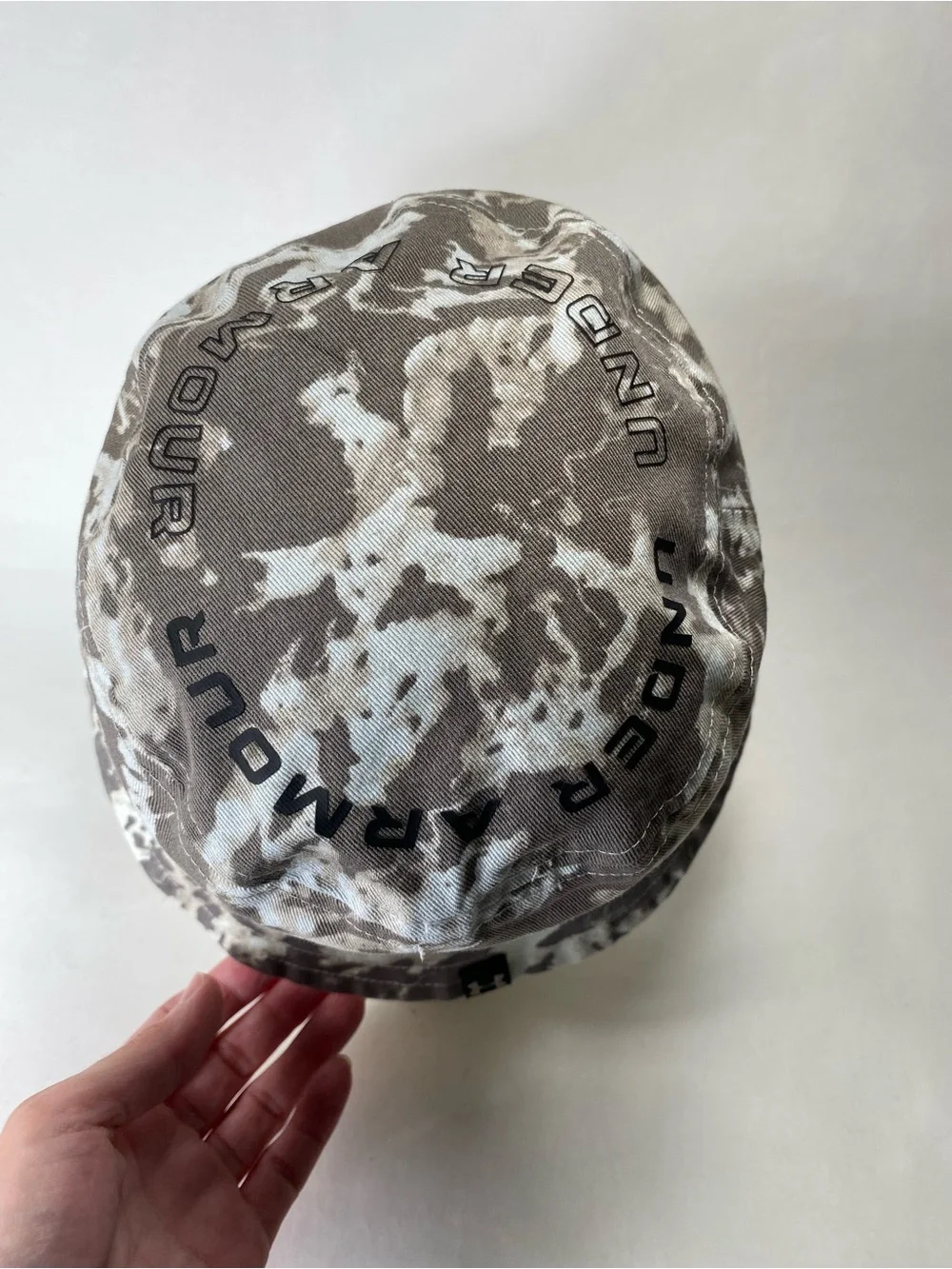 Under Armour Reversible Tan Beige Camo Pattern Bucket Hat Unisex
